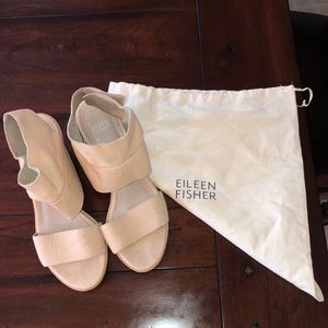 EILEEN FISHER STRAPPY LEATHER SANDAL SZ 9